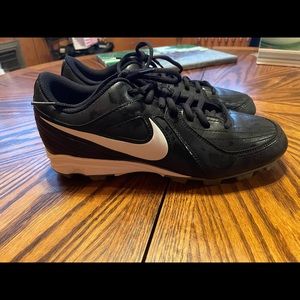 Womens size 8.5 Nike Softball cleats
